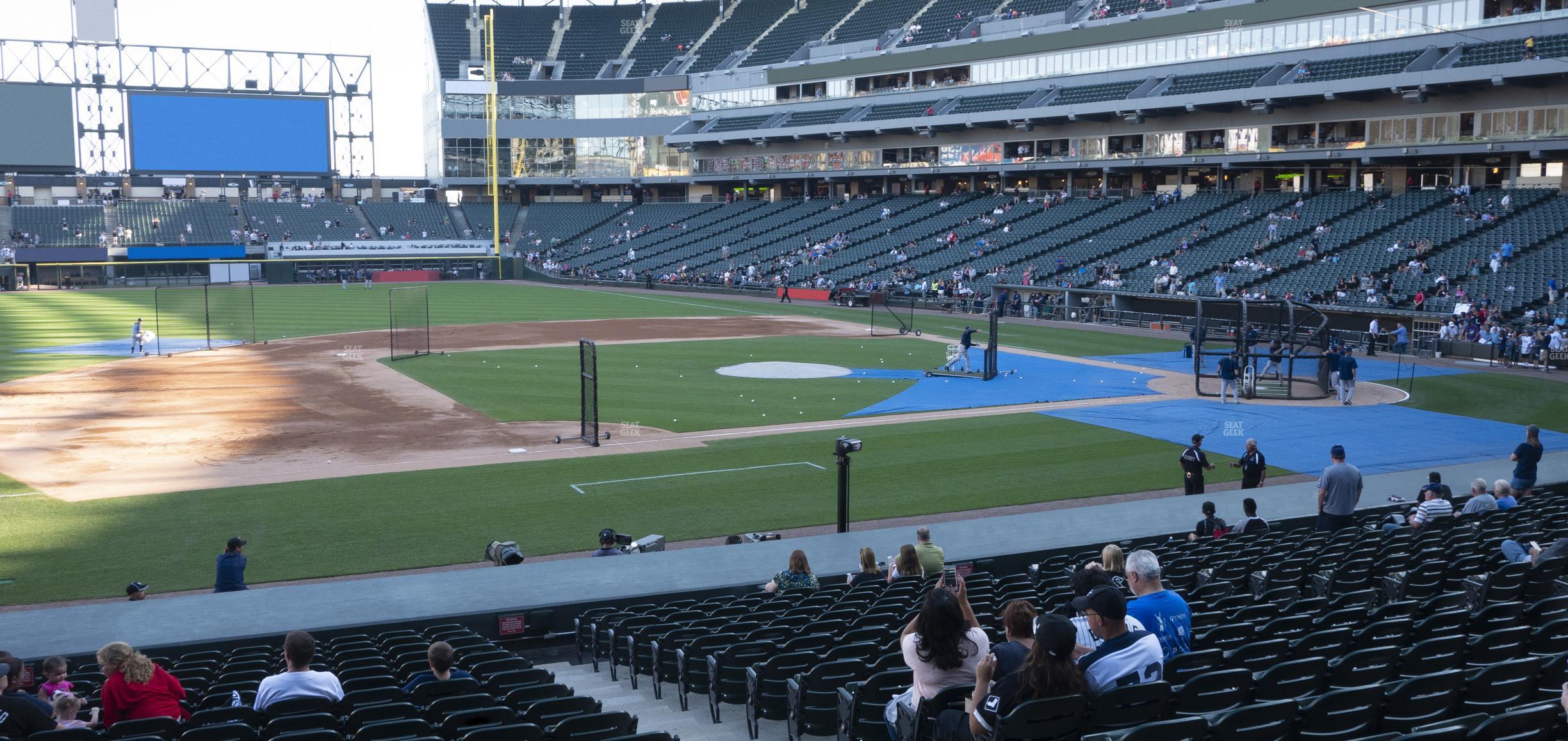 Seating view for Guaranteed Rate Field Section 142