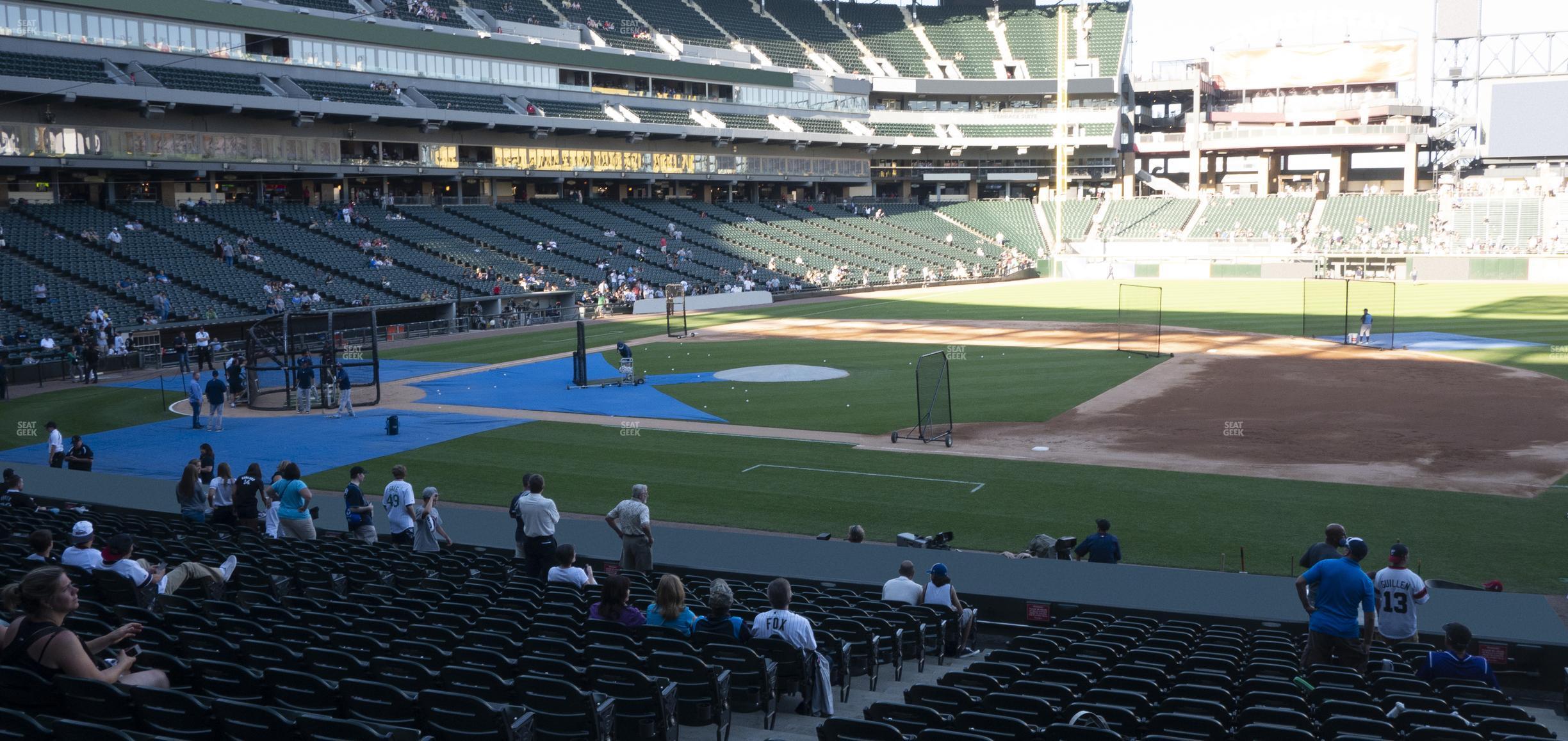 Seating view for Guaranteed Rate Field Section 122