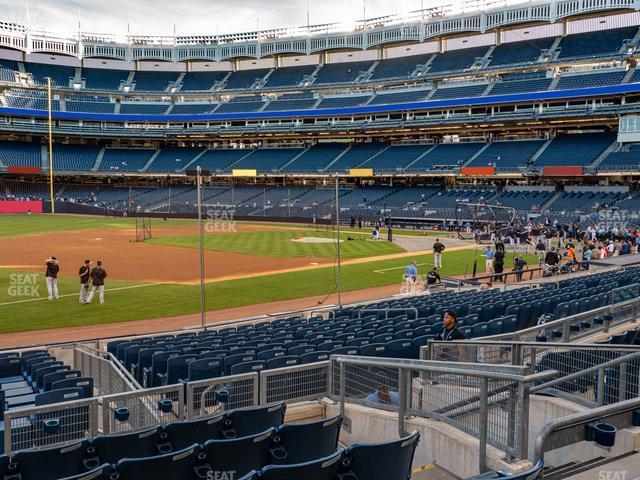 Seating view for Yankee Stadium Section Field Level 127 B